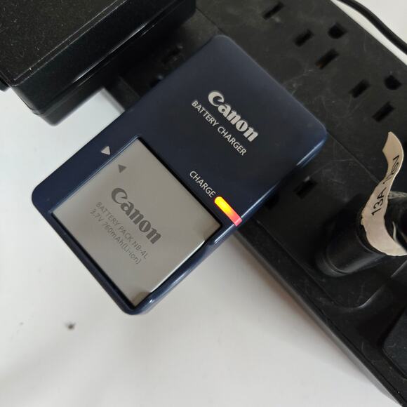 Canon Power Shot SD1100 IS Compact Digital Camera Silver - Picture 7 of 10